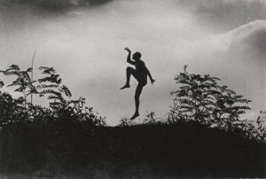 Szabadban táncoló férfi (Jenő öcsém), 1919. június © André Kertész Emlékmúzeum, Szigetbecse