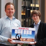 Nico Trinkhaus és Julia Reda a petíció átadásakor