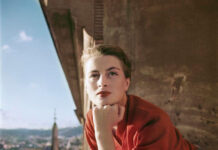 Portré fotózás jótanácsok Robert Capa, Capucine francia modell és színésznő az erkélyen, Róma, 1951.