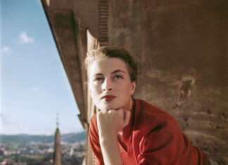 Portré fotózás jótanácsok Robert Capa, Capucine francia modell és színésznő az erkélyen, Róma, 1951.
