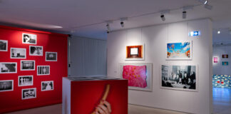 Megnyílt Szami diary. című fotókiállítása a Tihanyi Bencés Apátságban Szami diary. című fotókiállítása a tihanyi Bencés Apátságban