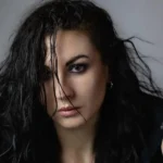 Lenyomatok – Kovácsné Doroghy Dóra konceptuális portrésorozata a láthatatlan nyomokról Kovácsné Doroghy Dóra Lenyomatok konceptuális fotográfia